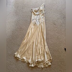 Elegant One-Shoulder Evening Gown in Cream Sue Wong